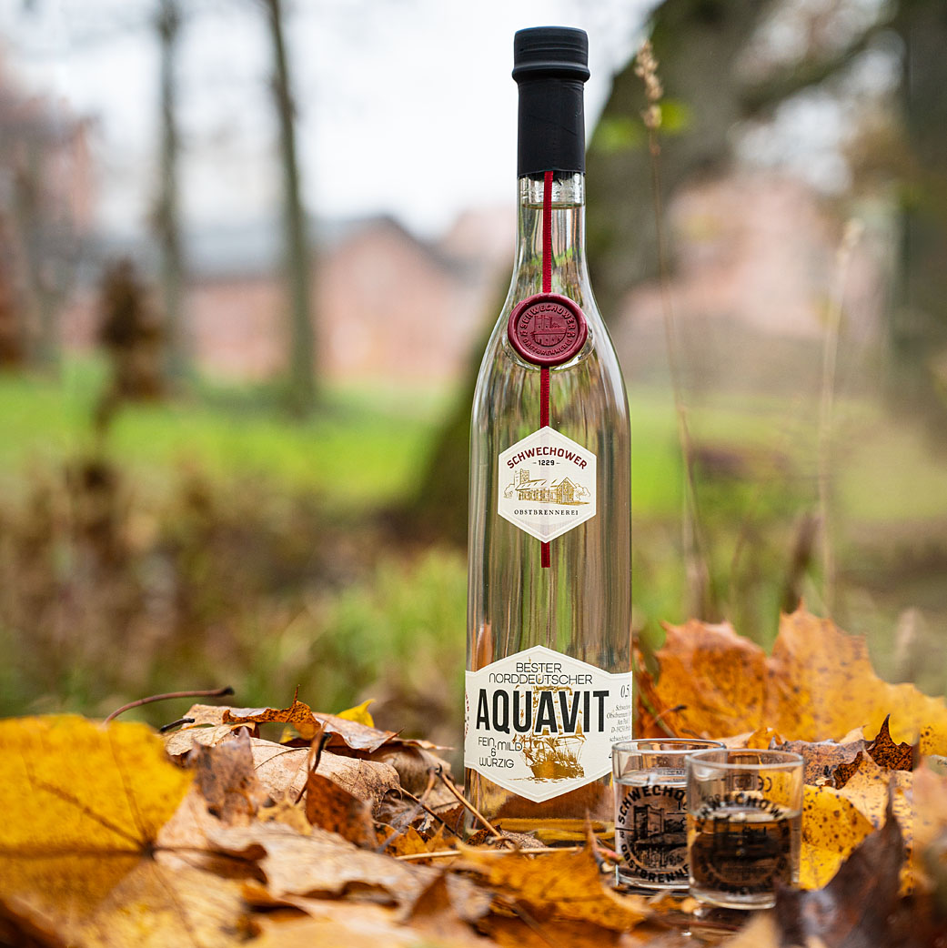Aquavit-0-5l-atmo1 Bester norddeutscher Aquavit aus Kümmel und Dillsamen